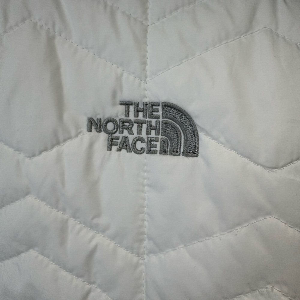 The North Face Women's White Puffer Jacket size XXL Excellent Condition. - Picture 6 of 7